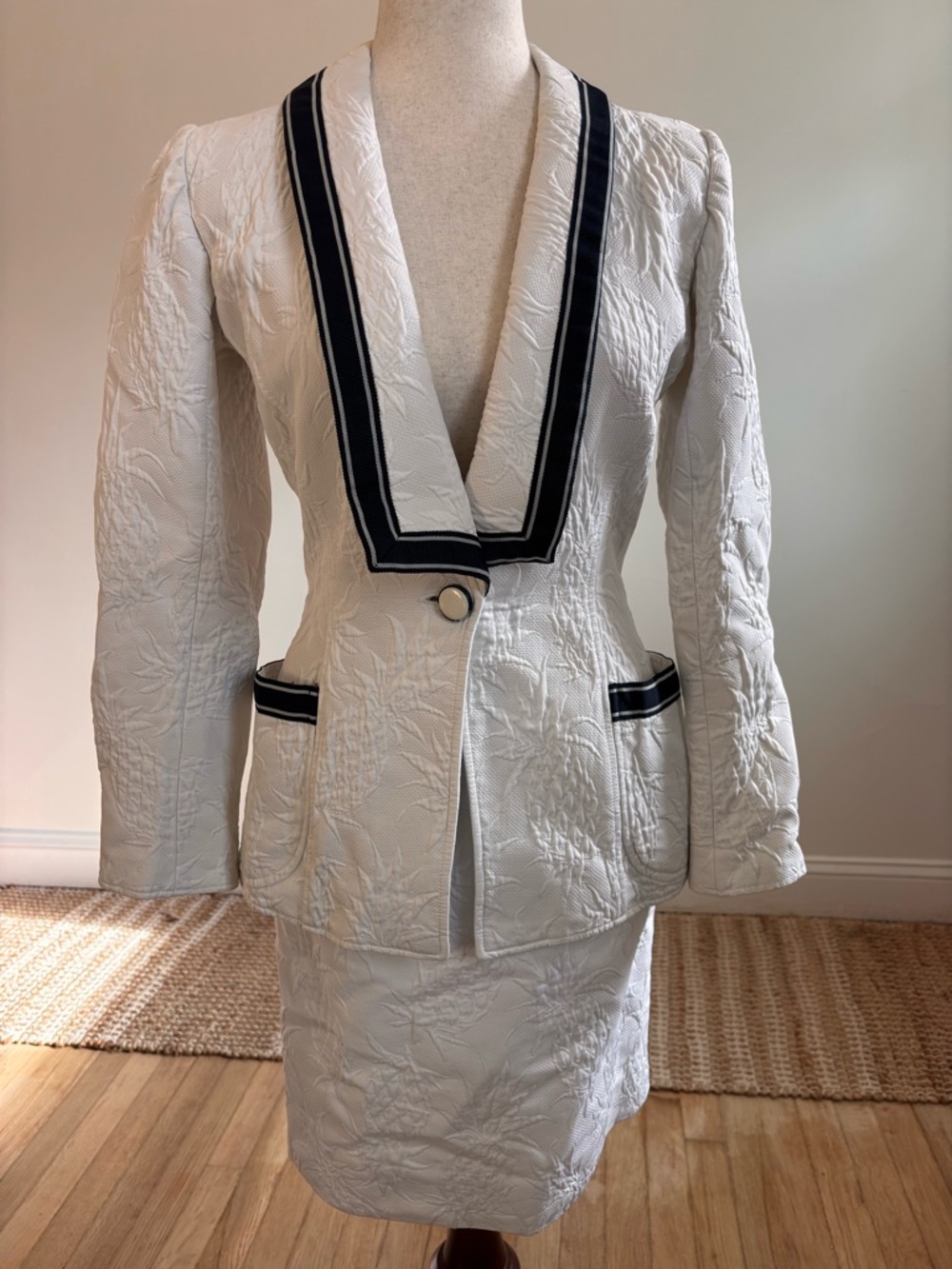 VTG Emanuel Ungaro Parallele Bergdorf White Navy Skirt Set Power Suit Luxury